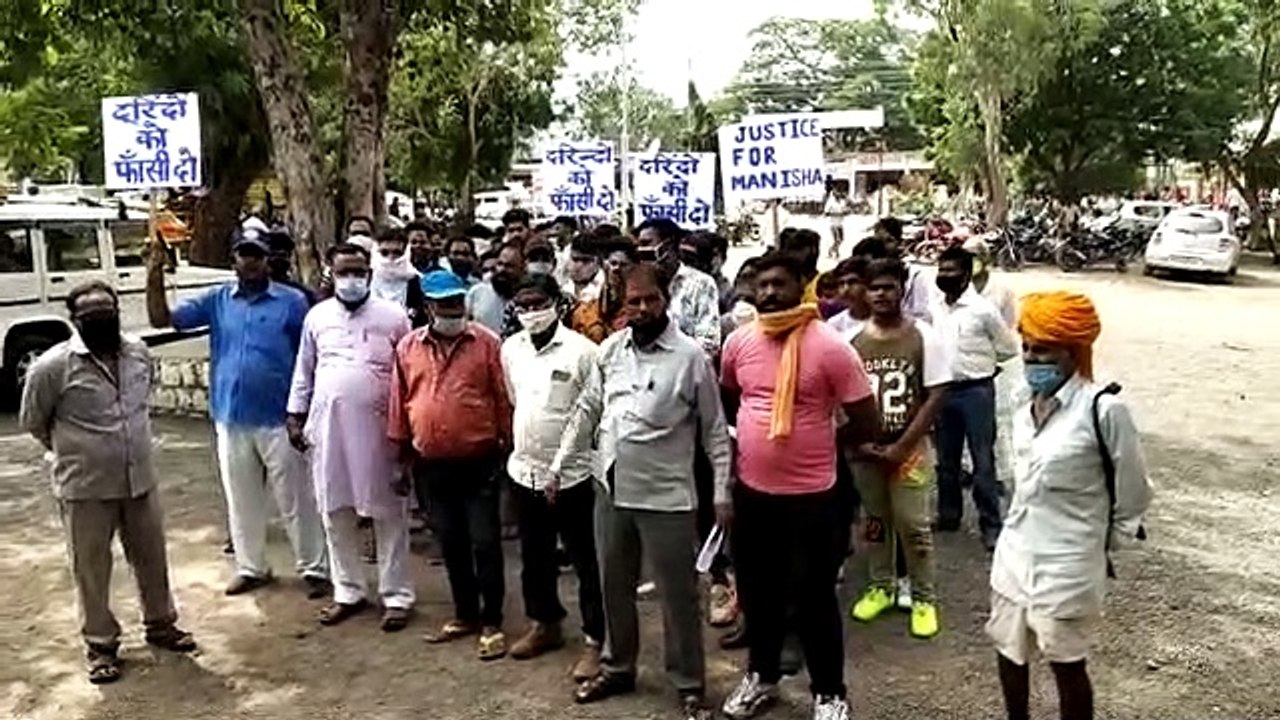 वाल्मीकि समाज ने तहसीलदार को सौंपा ज्ञापन