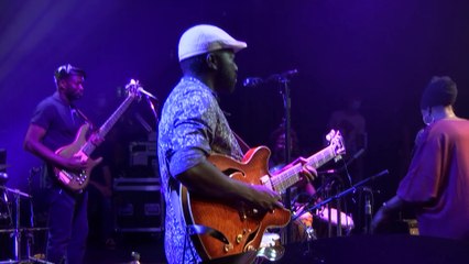 Mamani Keita : Dougale (Mamani Keita, Thierry Fournel, Cheick Tidiane Seck et ses musiciens)