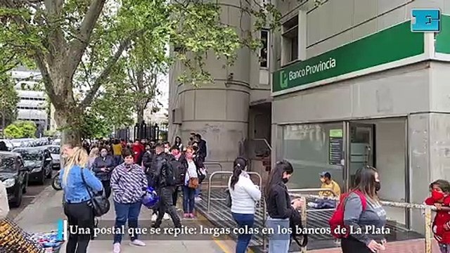 Largas colas en los bancos de La Plata