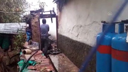 Sivas'ta çıkan yangında bir ev ve depo kullanılamaz hale geldi