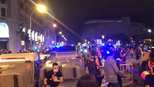 Los manifestantes de CDR se concentran delante de la Jefatura de Policía