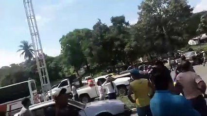 Habitantes en Lara trancan carretera por falta de combustible