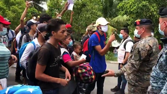 Migrantes hondureños desafían el coronavirus y emprenden travesía a EEUU