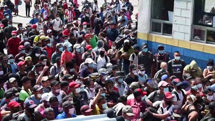 Caravana de migrantes chega à Guatemala rumo aos EUA