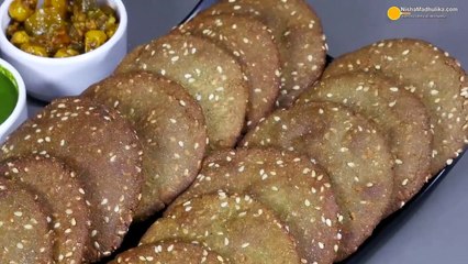 सर्दियों के लिये तिल गुड़ बाजरे की मठरी । Bajra ka Pua । Gur Bajra Tikki with Tips