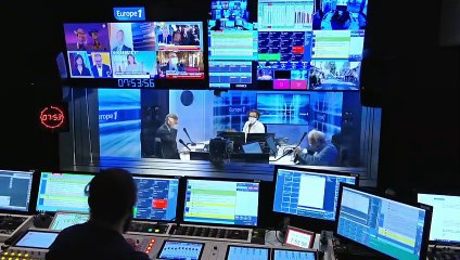 Jean-Michel Blanquer à Marlène Schippa : "il faut faire l'interview en tenue républicaine" (Canteloup)