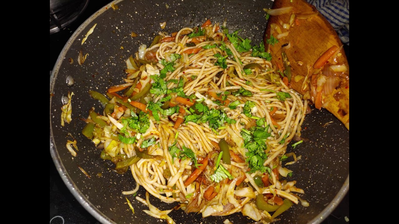 VEG CHOWMEIN RECIPE IN HINDI-चाउमीन बनाने की विधि | SMART LADY