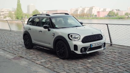 The new MINI Cooper SE Countryman ALL4  Exterior Design
