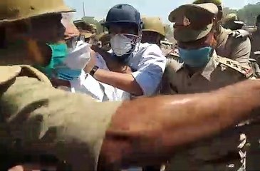 हाथरस में TMC सांसद डेरेक ओ ब्रायन के साथ धक्का-मुक्की, धरने पर बैठे TMC सांसद