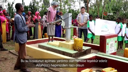 Mahalle sâkinleri Afrika'da kuyu açtırdı, suyu gören çocuklar sevinçten kendinden geçti