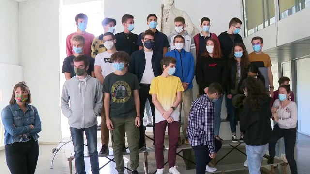 Covid-19: la traditionnelle photo de classe remplacée par une photo vraiment originale