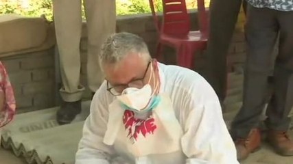 TMC leaders stopped on way to Hathras as Derek O' Brien pushed to ground in scuffle