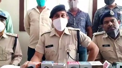 सरेराह महिला से चैन लूटने वाले आरोपी को पुलिस ने किया गिरफ्तार, डीआईजी ने पुलिस टीम को किया पुरुस्कृत