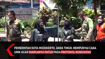 Dapat Hadiah, Warga Mojokerto Yang Pakai Masker Saat Beraktivitas Diluar Rumah