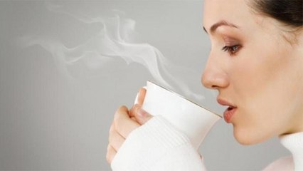 गर्म पानी पीने से फायदे ही नहीं बल्कि होते हैं ये नुकसान | Drinking Hot Water Disadvantage | Boldsky