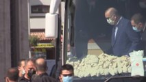 Cumhurbaşkanı Erdoğan Konya’da da vatandaşa çay dağıttı, sosyal mesafe unutuldu