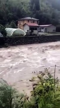 Maltempo Piemonte, il fiume Tanaro fa paura a Ormea (Cuneo)