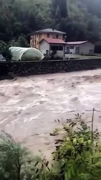 Maltempo Piemonte, il fiume Tanaro fa paura a Ormea (Cuneo)