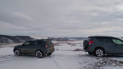 Dacia Duster Pulls out the Toyota Rav 4 - Offroad Adventures
