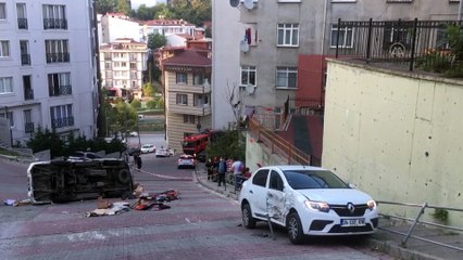 Kağıthanede yokuş çıkarken kontrolü kaybedilen panelvan devrildi - İSTANBUL