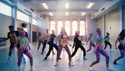 Dua Lipa se pasa al aeróbic ochentero con 'Physical'