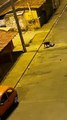 Vídeo mostra momento em que carro passa por cima das pernas de um homem, em Ceilândia