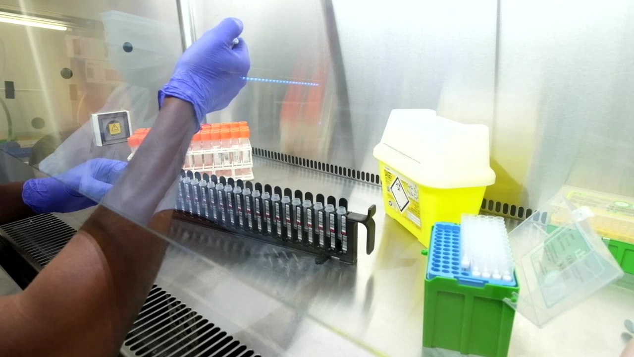 Visite du laboratoire de test Covid-19 de l'hôpital Princesse Paola de Marche-en-Famenne