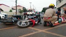 Motos colidem e dois homens ficam feridos na Rua Vitória