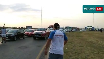 “Le vamos a meter garrote”, las amenazas de un camionero a las familias que marcharon al puente