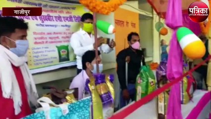 आत्मनिर्भर बनने के लिए दिव्यांगों ने लगाया स्टॉल, डीएम ने बढ़ाया हौसला