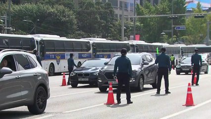 개천절 차량 집회 진행..."엄정 대응" vs "과잉 대응" / YTN