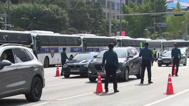 개천절 차량 집회 진행... 엄정 대응 vs 과잉 대응 / YTN