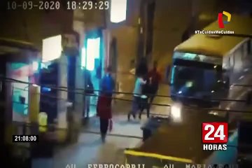 Download Video: El Agustino: capturan a delincuentes que asaltaban a pasajeros y transeúntes