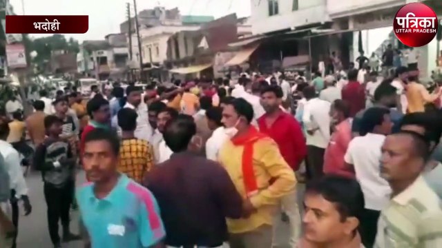 लगातार 36 घण्टो से बिजली आपूर्ति ठप्प होने से बौखलाए लोग सड़क पर उतरे