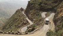سكان تعز يطالبون الحكومة اليمنية بإصلاح طريق “هيجة العبد”