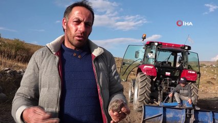 Tarlada bulduğu taşın, 'Gök taşı' olduğunu iddia etti