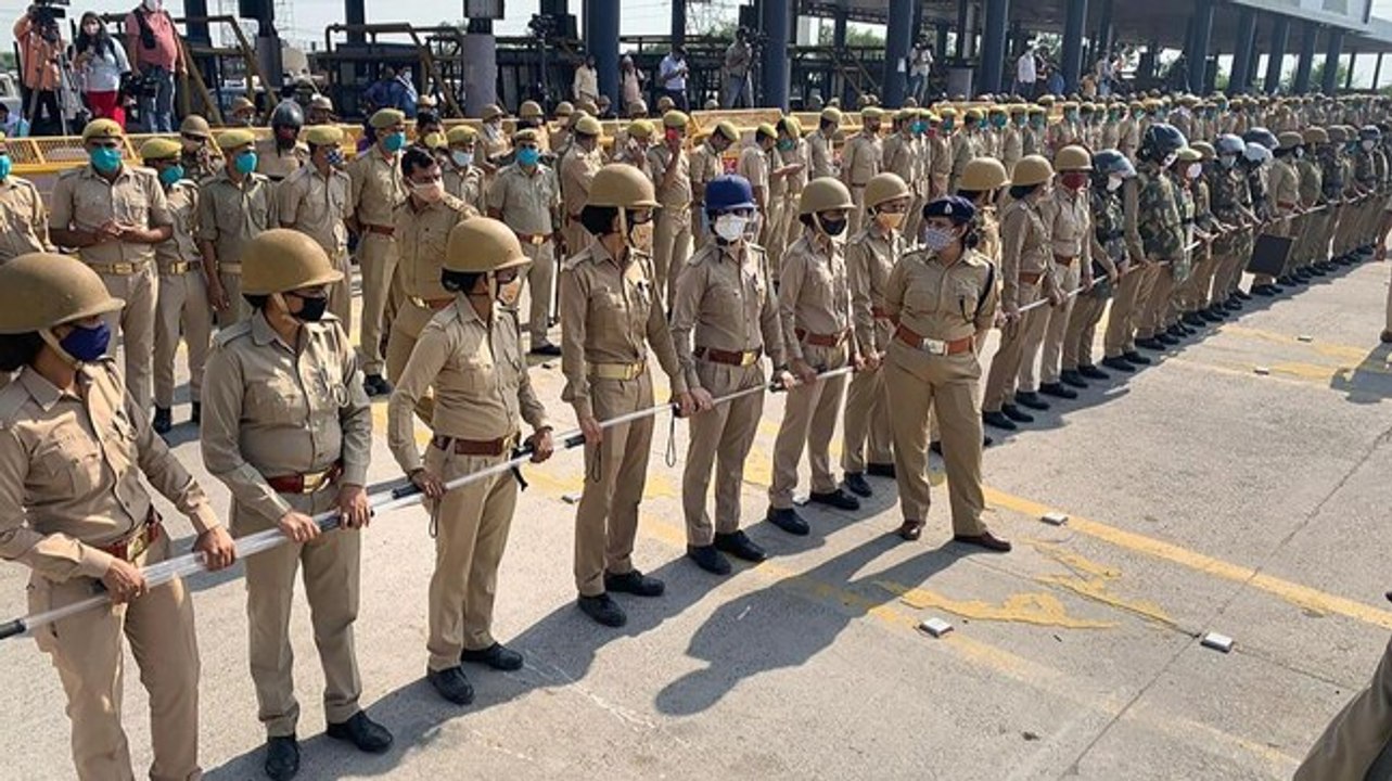 WATCH: Cops lathicharge Congress workers; Rahul Gandhi, Priyanka Gandhi cross Delhi-Noida border