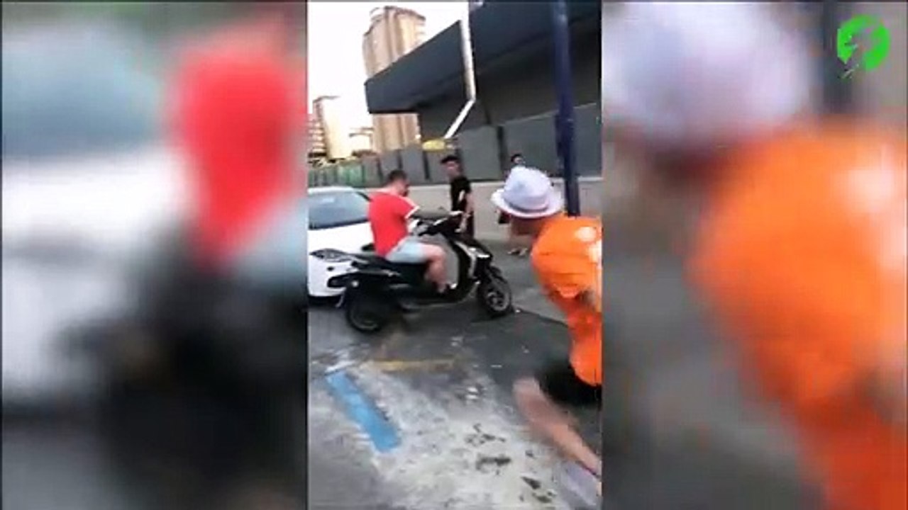 Lui il est prêt à tout pour faire une bonne blague