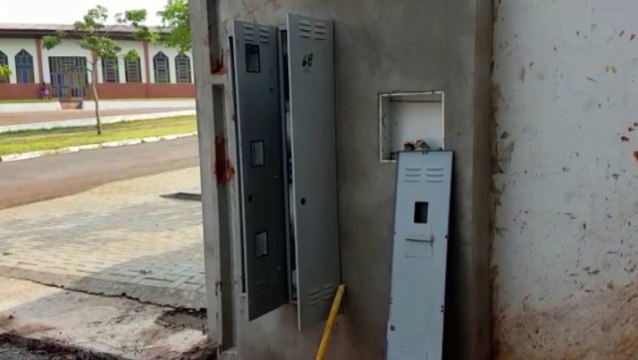 Obra tem fios furtados duas vezes em apenas uma semana; dono cobra por mais segurança