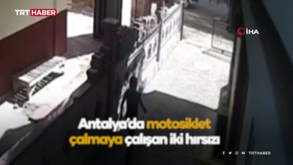 Genç kız pencereden atlayınca motosiklet hırsızları kaçtı