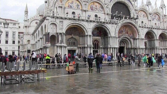 Maltempo, morti e dispersi. A Venezia entra in funzione il Mose