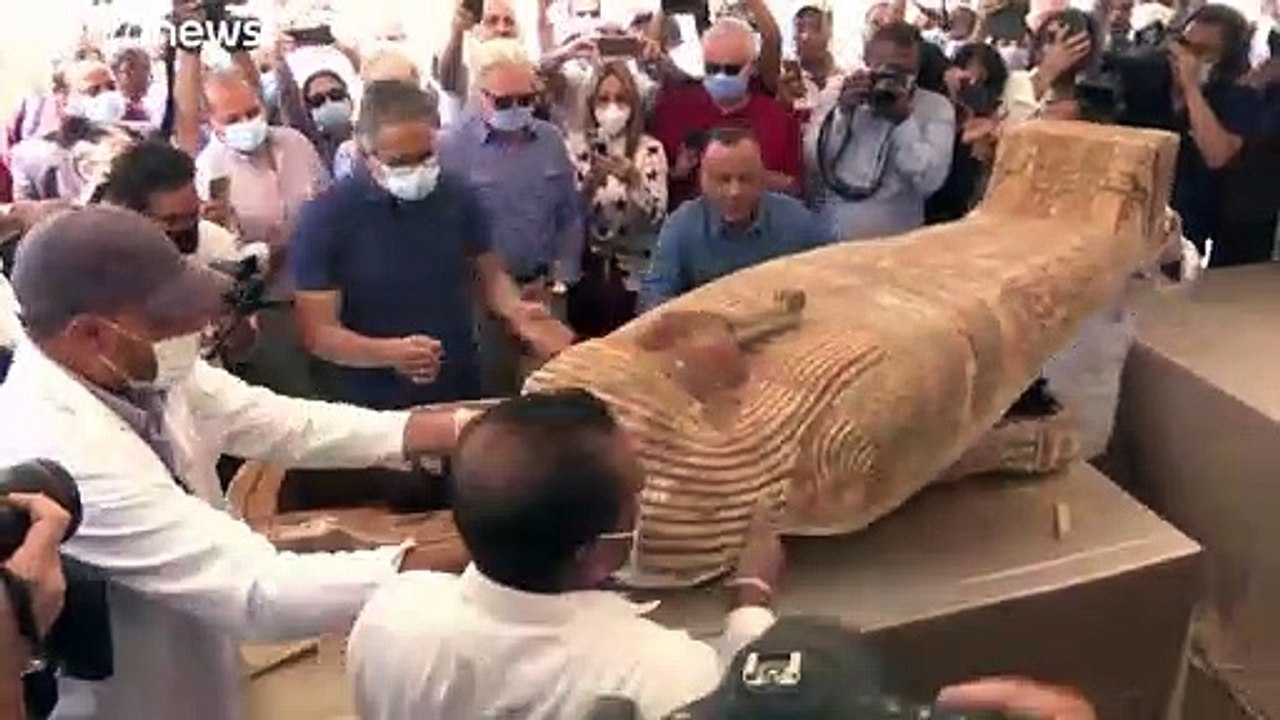شاهد: اكتشاف 59 تابوتا خشبيا عمرها أكثر من 2500 عام في مصر