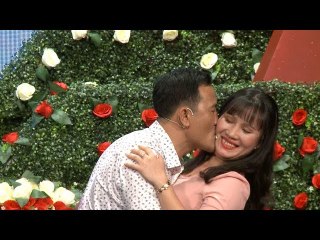 Chàng bảo vệ 43 tuổi gây sốt khi chủ động HÔN bạn nữ TỚI TẤP dù chưa hẹn hò thành công | BMHH