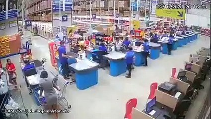 Aparatosa caída de anaqueles deja muerto en Brasil