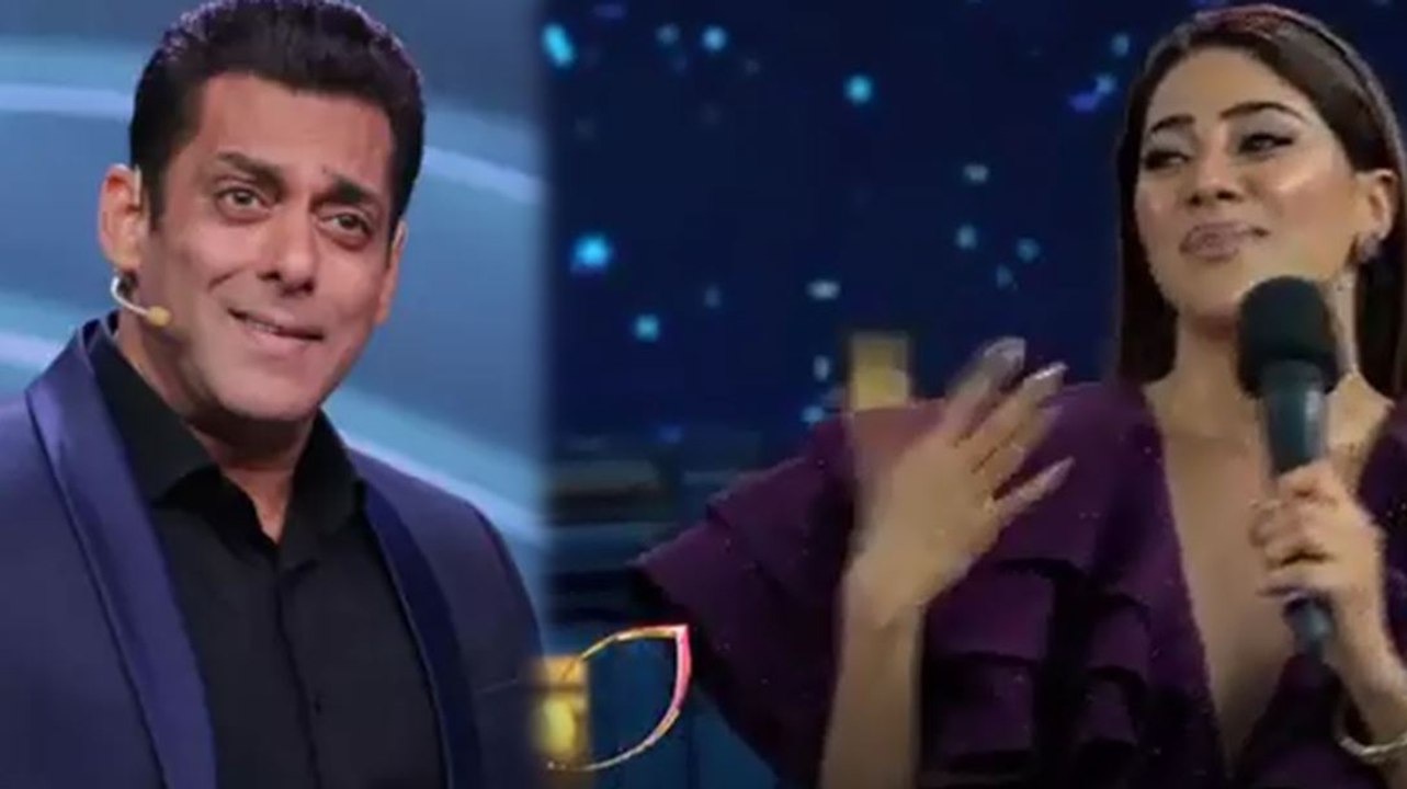 Bigg Boss 14 Grand Premiere: Nikki Tamboli ने यूं किया Salman Khan से फ्लर्ट | FilmiBeat