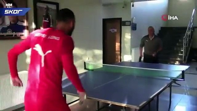Rıza Çalımbay ile Uğur Çiftçi masa tenisi oynadı