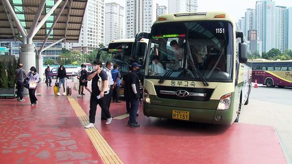 연휴 마지막날 '두 손 가득' 귀경길...오랜만에 집밖 나들이 / YTN