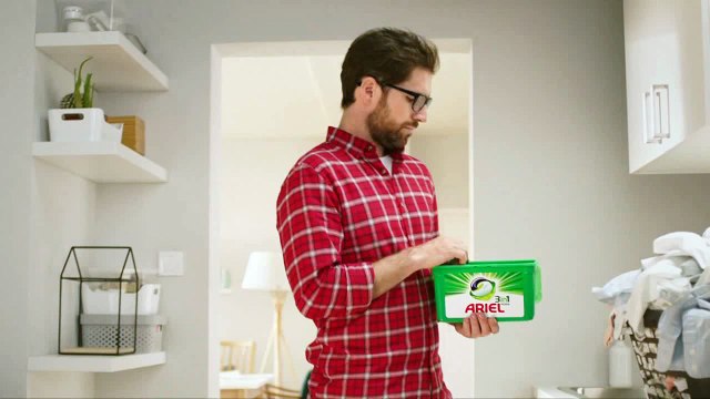 publicite ariel pods - PARODIE surtout à la fin - jet dans la machine test