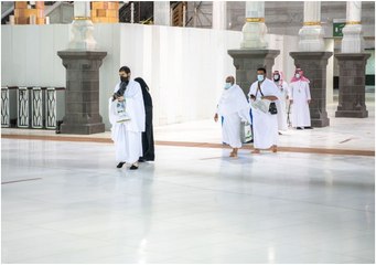 السعودية تستقبل أولى أفواج المعتمرين