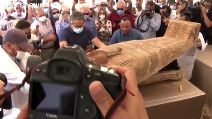 Egipto halla decenas de sarcófagos de 2.600 años de antigüedad en la pirámide de Zoser